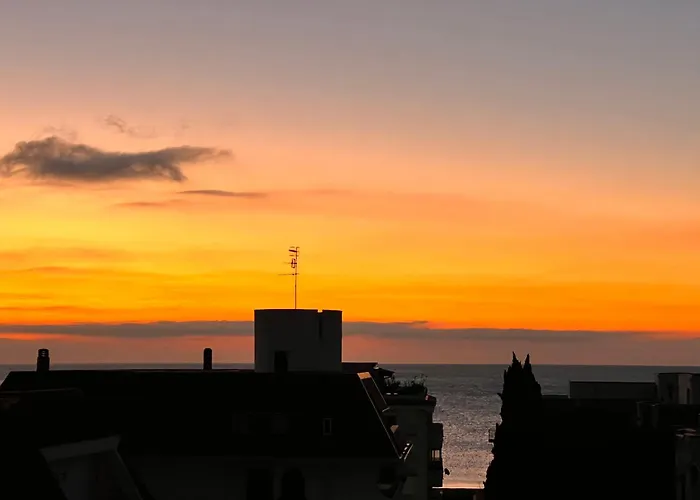 Sea View 2 Bedroom Vacation Apartment *